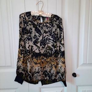 Vince Camuto top size small